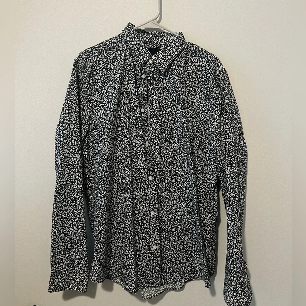 Floral pattern - Picture 1 of 3